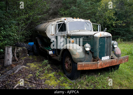 Camion-citerne d'essence abandonnés dans l'espoir de l'Alaska Banque D'Images