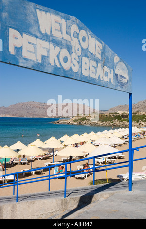 Plage de PEFKOS PRÈS DE LINDOS RHODES GRÈCE Banque D'Images