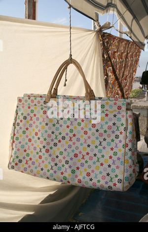 Sac à main Louis Vuitton contrefaits Banque D'Images