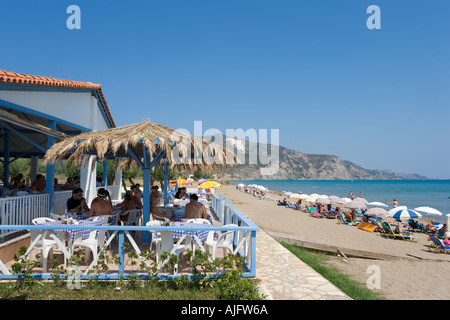 Taverne en bord de mer, Kalamaki, Zakynthos (Zante), îles Ioniennes, Grèce Banque D'Images