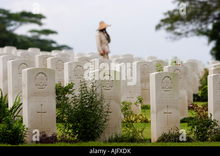 Chapeau de paille le cimetière de guerre de Singapour Kranji jardinier Banque D'Images