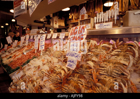 Le crabe dormeur affichée à Pike Place Fish Co Pike Place Market Seattle Washington Banque D'Images