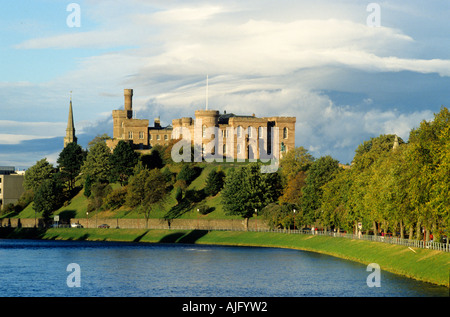 Inverness Ecosse église de château rivière Ness UK Voyage tourisme ville paysage urbain, au bord de la rivières châteaux écossais Villes Banque D'Images