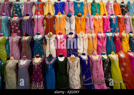 Sari coloré Magasin de vêtements de Little India à Singapour Banque D'Images