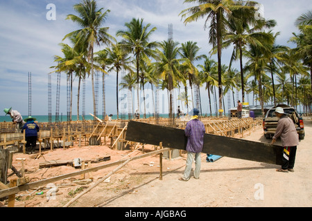 Bâtiments de plage de la reconstruction après le tsunami de 2004 Bang Niang Beach Khao Lak Sesana Banque D'Images