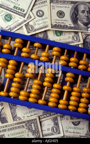 Abacus on pile d'argent Banque D'Images