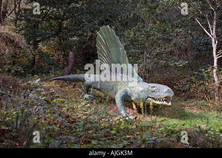 Modèle Lifesize Dimetrodon une espèce de reptiles prédateurs synapsid pélycosaure permien Dinosaur Park France Banque D'Images