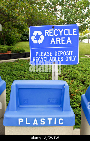 Verre en plastique et aluminium pour un recyclage service interstate plaza Banque D'Images
