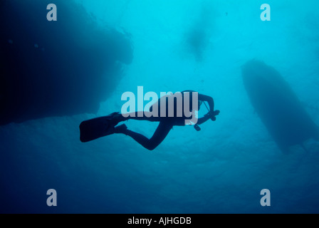 France Marseille l'île de Riou, l'Imperial De Terre un plongeur allant jusqu'à la butée de sécurité pour la décompression Banque D'Images