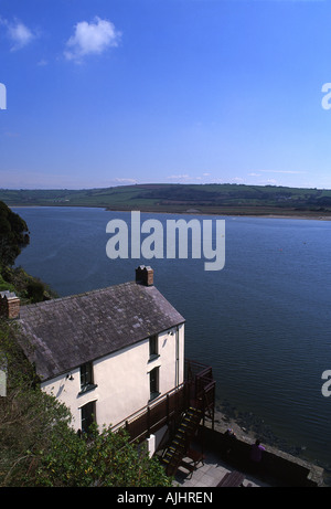 Dylan Thomas Boathouse' et l'estuaire de Taf Carmarthenshire Carmarthen West Wales UK Banque D'Images