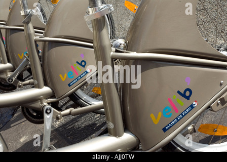 Vélos Velib liberté soutenu par le maire de la Mairie de Paris France Banque D'Images