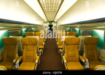 Maglev Train entre la ville de Shanghai et l'Aéroport International de Pudong d'atteindre une vitesse maximale de 430 kpm Shanghai Chine Banque D'Images