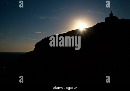 Leuchtturm Susac auf, Kroatien, am abend | phare Sušac, sur la Croatie, dans le rétro-éclairage Banque D'Images