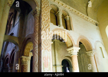 Eglise Saint Hilaire de l'intérieur du centre ville de Poitiers église Poitou Charente France Banque D'Images