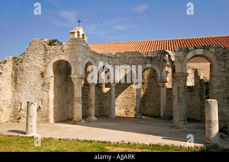 St Johannes Evangelist Kirche mit à Kloster Altstadt auf Insel Rab | Église avec monastère en vieille ville sur l'île de Rab Banque D'Images