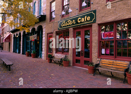 ASTER CAFE DANS QUARTIER HISTORIQUE DE ST. ANTHONY QUARTIER PRINCIPAL SUR LE MISSISSIPPI RIVERFRONT, Minneapolis, Minnesota. De l'automne. Banque D'Images