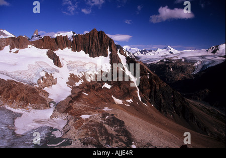 Vue depuis Cerro Electrico jusqu'à la vallée Electrico vers le glacier Marconi et le champ de glace de Patagonie du Sud, Patagonie, Argentine Banque D'Images