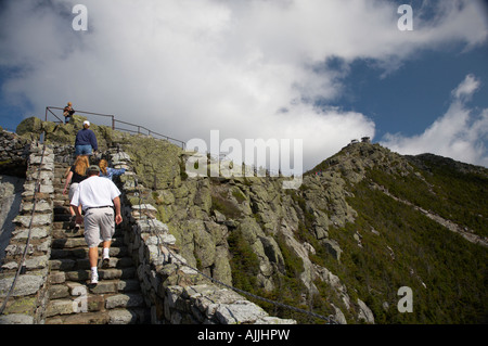 Les gens en montant un escalier menant au sommet du mont Whiteface New York, United States Banque D'Images