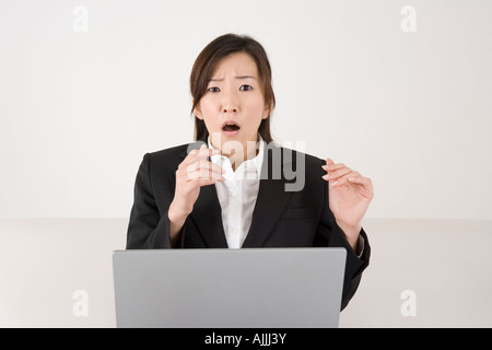 Young woman working on computer Banque D'Images