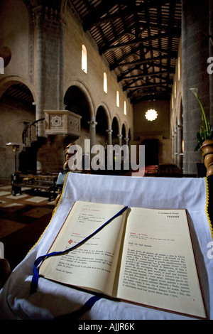 Chiesa di Sant Andrea église du 12ème siècle de la place Piazza della Repubblica Orvieto Italie Banque D'Images