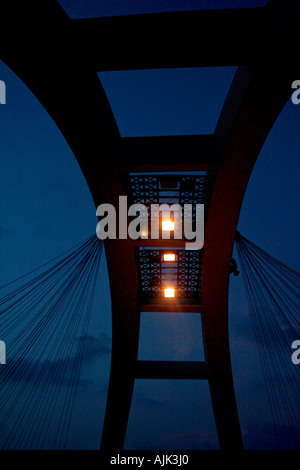 Une vue de la partie supérieure d'un pont dans la nuit, le Kerala Banque D'Images