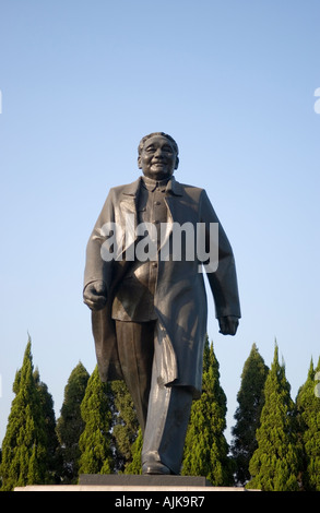 Statue de l'ancien dirigeant chinois Deng Xiaoping sur Central Park à Shenzhen Guangdong Chine Banque D'Images