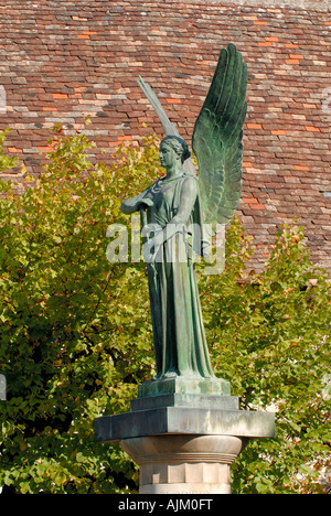 War Memorial 'ange de la paix", angles sur l'Anglin, Vienne, France. Banque D'Images