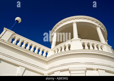 Avis de Dome sur la promenade à Bexhill on Sea dans l'East Sussex England UK Banque D'Images