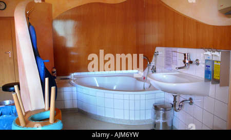 Pour la naissance d'une baignoire dans la salle d'accouchement Banque D'Images
