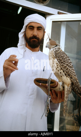 Sharjah UAE Man et Hawk Banque D'Images