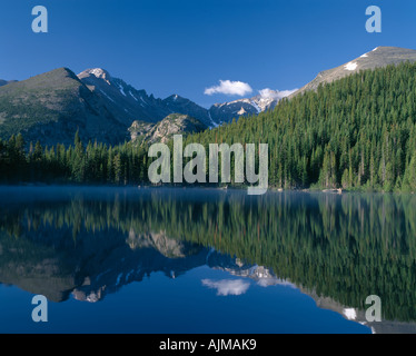 Réflexion matinale de longs Peak et des glaciers dans les gorges de lac de l'ours Rocky Mtn l Nat Park CO Banque D'Images