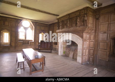 Stokesay Castle Shropshire ou solaire salon avec boiseries du 17ème siècle Banque D'Images