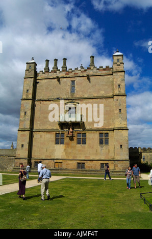 Le Fountain Court dans les jardins de Château de Bolsover, Derbyshire Banque D'Images