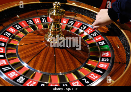 Tourner la roue de roulette de casino et jeux de hasard casino equipment Banque D'Images