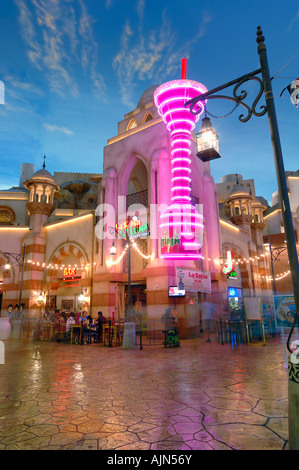 Planet Hollywood shopping mall boutiques et montrant l'arabe marocain l'architecture de style mauresque andalouse las vegas nevada us Banque D'Images