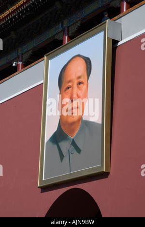 La place Tiananmen : portrait de Mao Zedong sur Tiananmen Banque D'Images