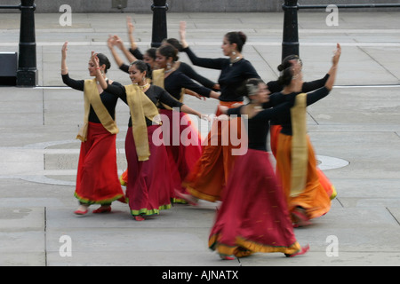 Akademi effectuant sur Trafalgar Square London UK Banque D'Images