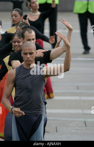 Akademi effectuant sur Trafalgar Square London UK Banque D'Images