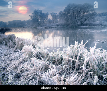 Go - WORCESTERSHIRE : l'hiver le long de la rivière Avon Banque D'Images