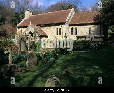 Ancienne église St Boniface au printemps Bonchurch Isle de Blanc England UK Banque D'Images