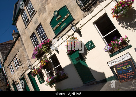 Kings Arms Public House sur la colline de taillis à Bradford on Avon Wiltshire, Angleterre Banque D'Images