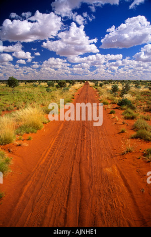 Chemin de terre, l'arrière-pays australien Banque D'Images