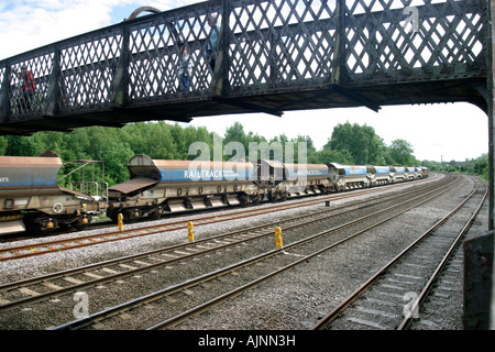 Anglais Pays de Galles et rail GEFCO Scottish Railway Class 60 diesel locomotive tirant des trains de wagons de marchandises de Railtrack Banque D'Images