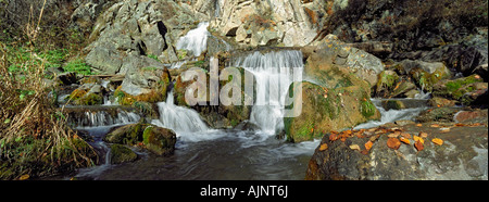 (Kamyshlinskii Kamyshla) cascade. Montagnes de l'Altaï. La Sibérie. Fédération de Russie Banque D'Images