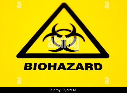 Danger biologique sur fond jaune. Banque D'Images