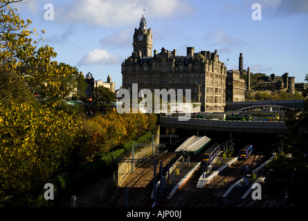 La gare de Waverley, Princes Street Gardens, Édimbourg Banque D'Images