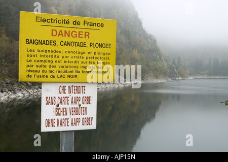 Baignade, plongée sous-marine et nautique interdite au Lac Blanc près de Orbey, Alsace France. Banque D'Images