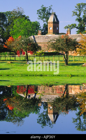 Automne Dalswinton Loch près de Dumfries où le premier bateau à vapeur Charlotte Dundas a navigué en 1792 Scotland UK Banque D'Images