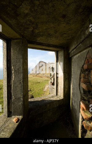 La station des garde-côtes en ruines sur le sommet de Moyteoge Head, l'île d'Achill, Comté de Mayo, Irlande Banque D'Images