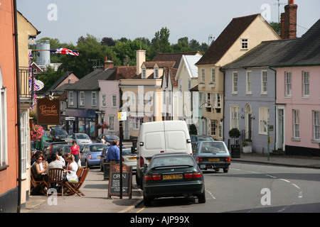 Thaxted pittoresque village high street side cafe boire les gens du sud de l'angleterre essex GB Royaume-Uni Grande-Bretagne Banque D'Images